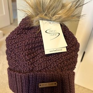 Matching glove/hat set in dark purple